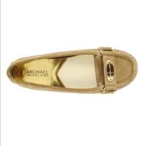 EUC MICHAEL KORS DRIVER MK PLATE